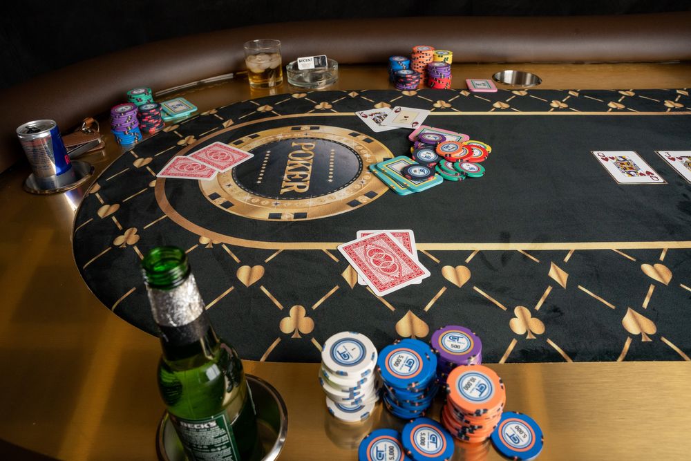 Masa poker + Jetoane Poker Ceramice set CustomTables.eu LOGO tau