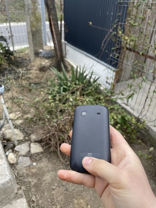 Zte chis lite pentru colecționari, functional dar cu sticla crăpată