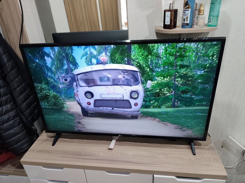 Телевизор LG Смарт 108 см диагональ