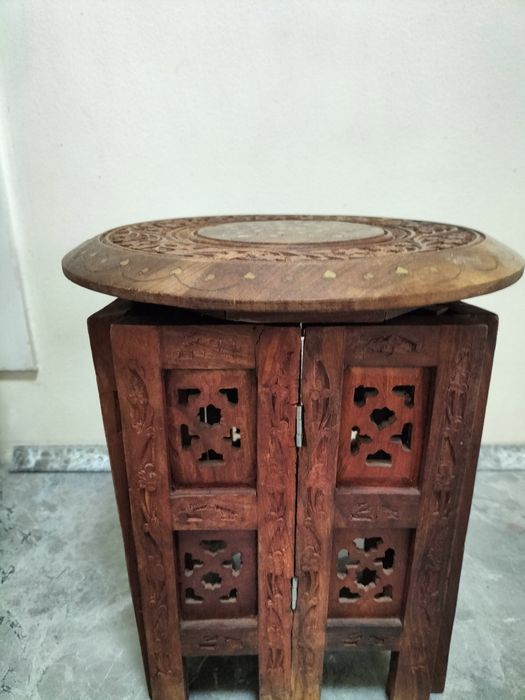 Продам индийский столик.