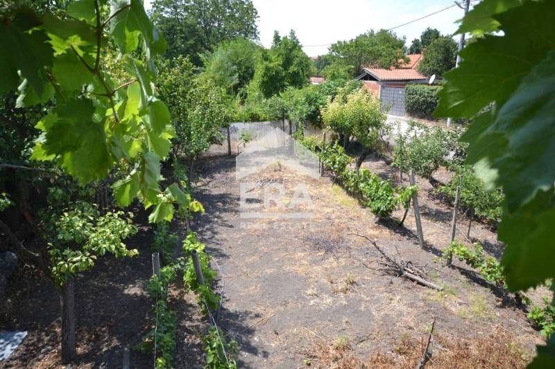 Вила с двор във вилна зона ,,Куба,,