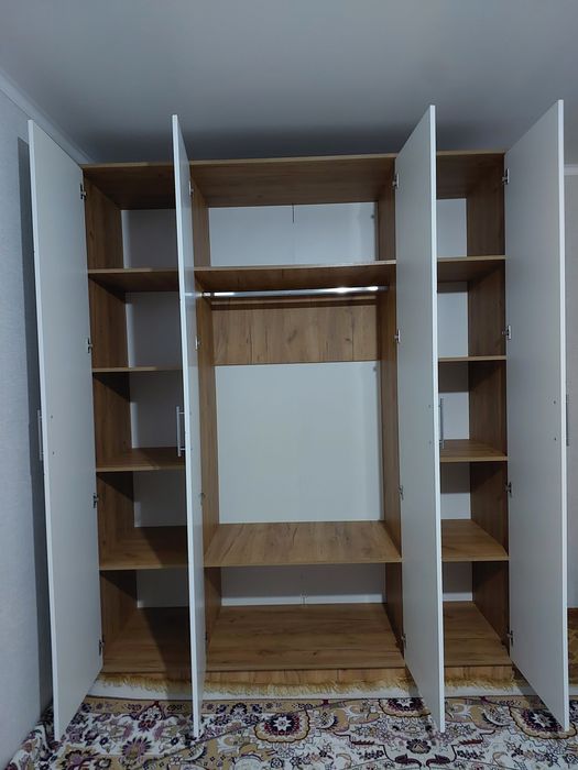 Продаётся 4-х дверный шкаф