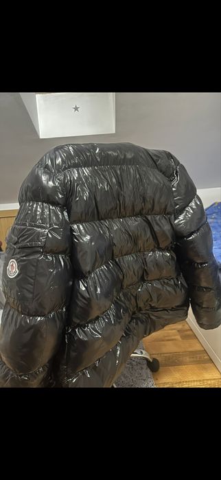 Geaca moncler lucioasa fac si schimb