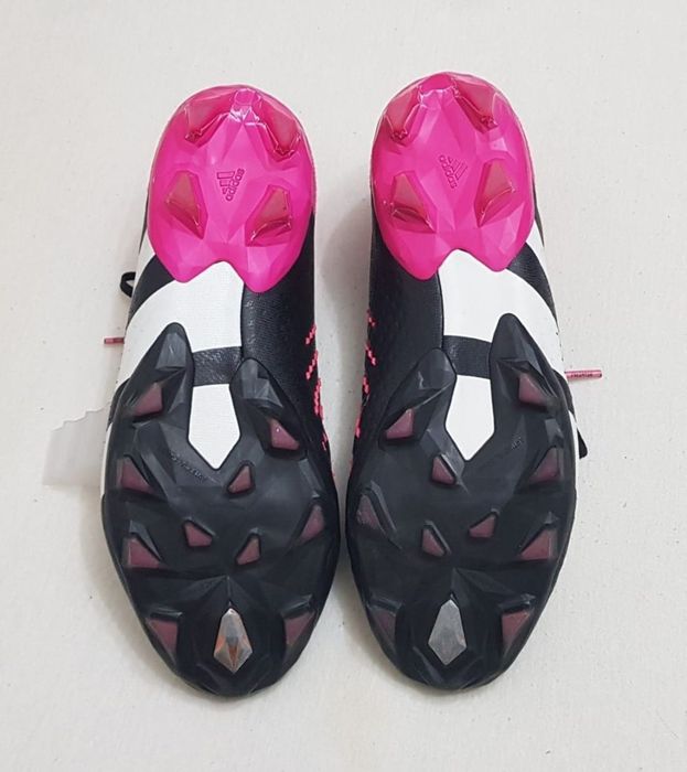 Ghete fotbal Adidas Predator Accuracy.1 Low Fg negru roz, crampoane Nr. 43