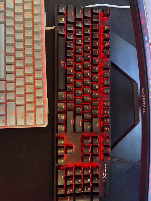 Геймърски сетъп в отлино състояние