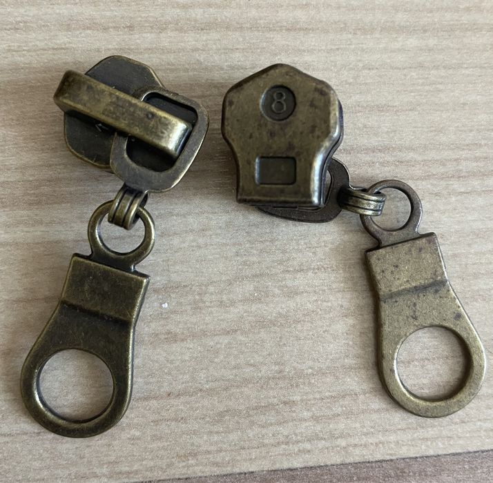 Продаются бегунки на молнию