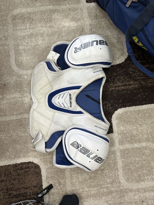 Продам хоккейную  форму