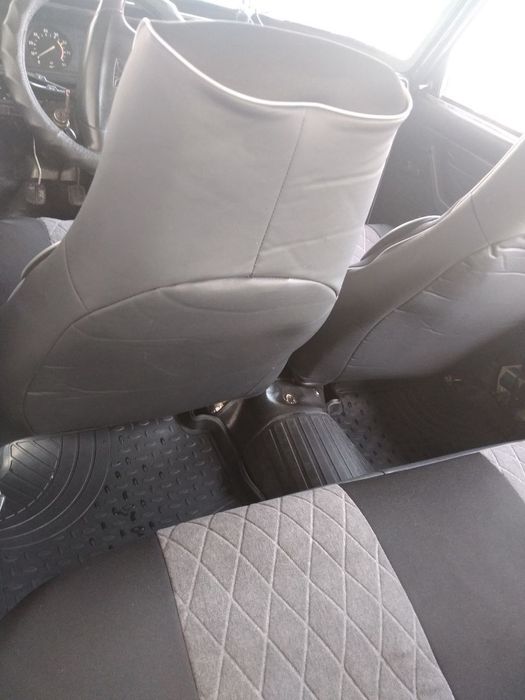 Val Lada 2107 yurib turgan moshina