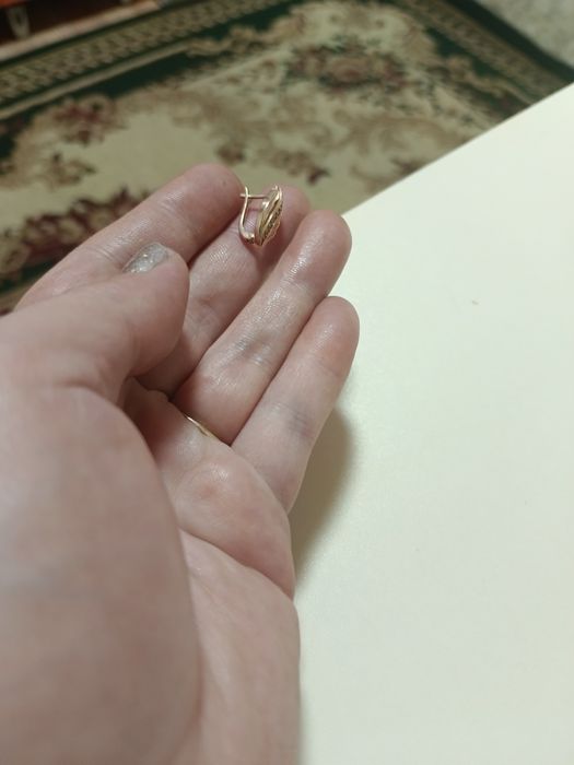 Потеряла серёжку