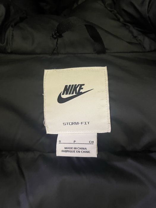 Продам пуховик Nike