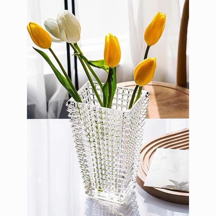 В наличии стеклянная ваза