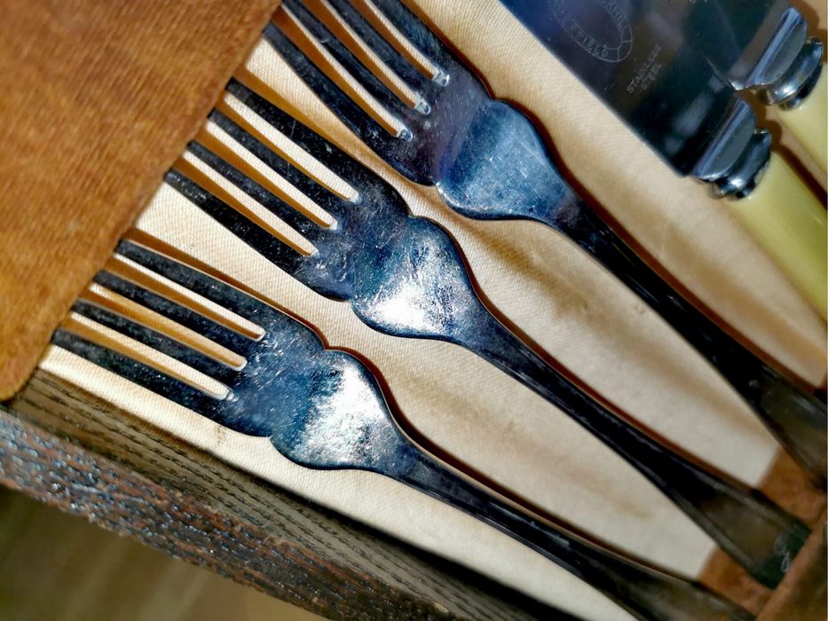 Антикватен комплект сет сервиз прибори посребрени в дървена кутия