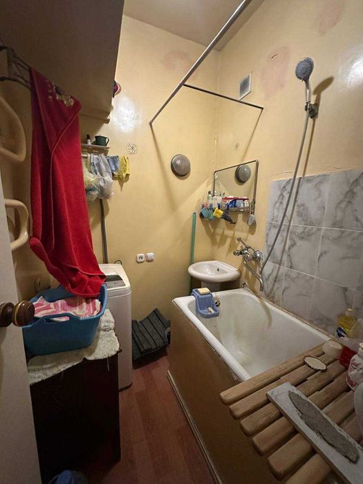 Продаю квартиру.Юнусабад 15  м Туркистан 2\2\4 ,Ипотека есть