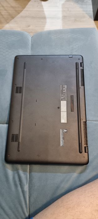 Laptop Asus Vivobook 17"