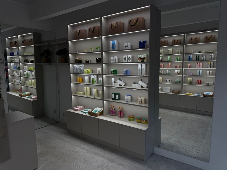 Продава мебели за магазин или салон