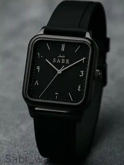 Sabr soat - erkaklar uchun ideal qoʻl soat