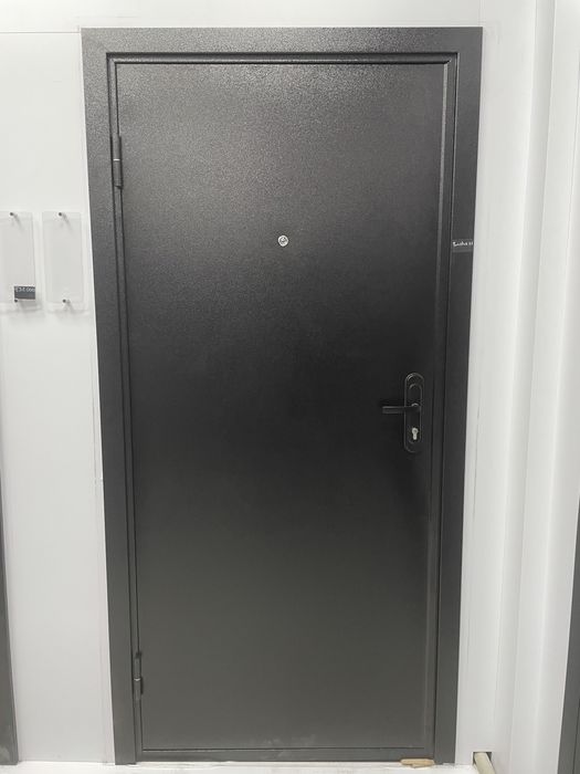 Металлические двери со склада