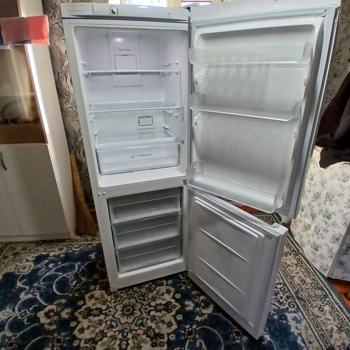 Холодильник Indesit No Frost