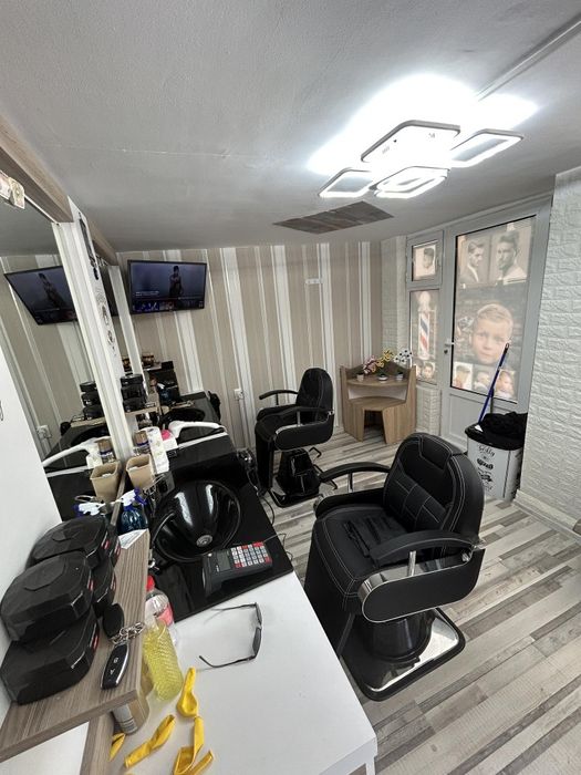 Продавам работещ бизнес бръснарски салонн