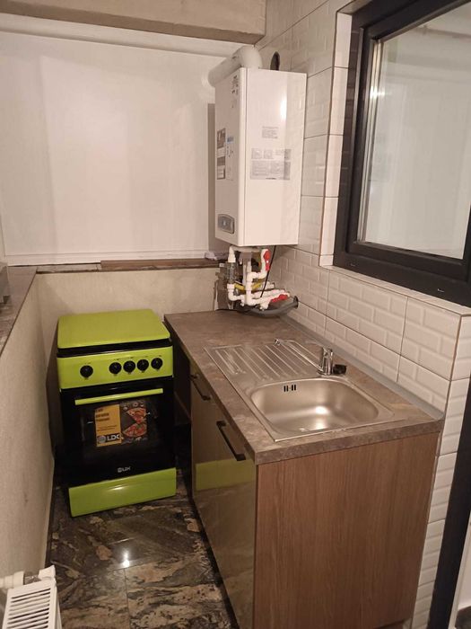 Inchiriez apartament 3 camere bloc nou, proprietar