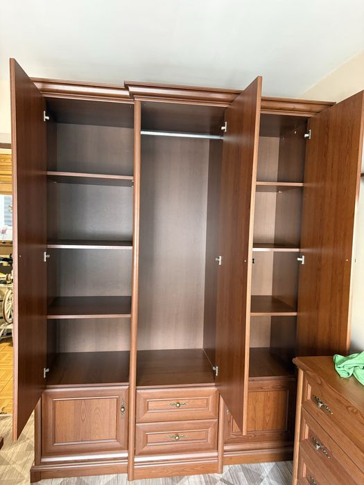 Шкаф платяной в спальню
