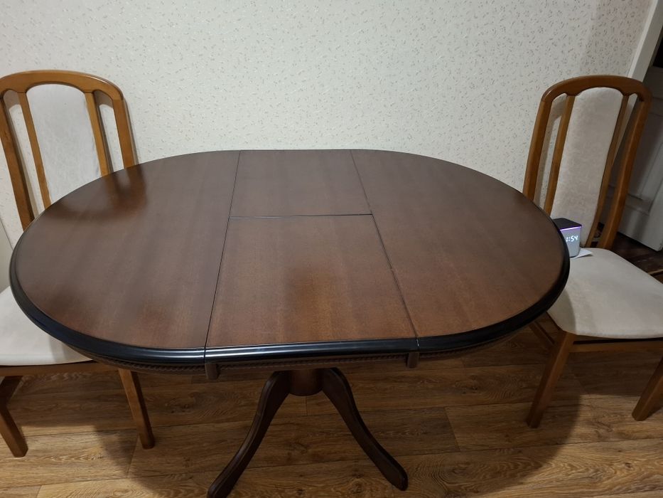 Продам стол обеденный