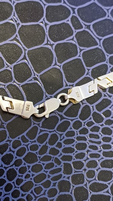 Frumos colier Argit masiv .