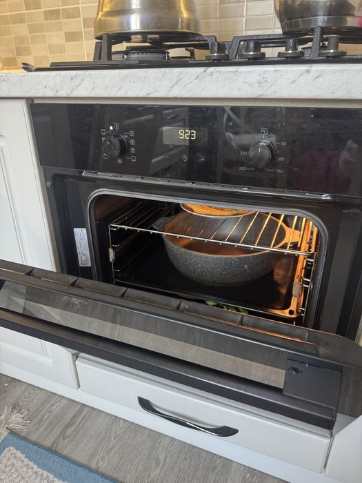 Духовой шкаф Electrolux