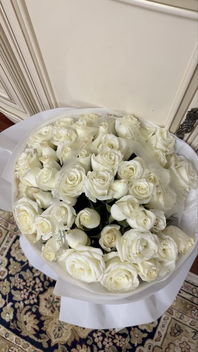 Гүл сатылады. Цветы.