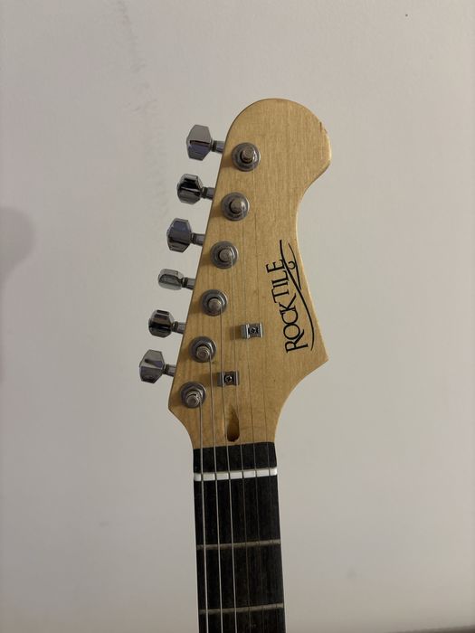 Chitara RockTile cu amplificator inclus