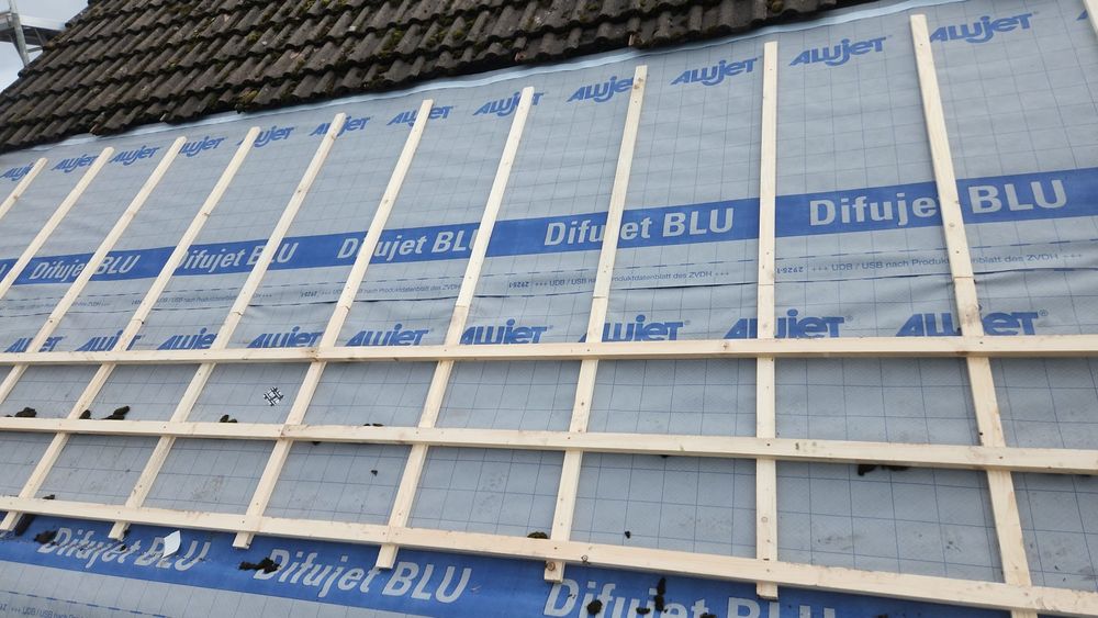 Reparații acoperisuri montaj dulgherie montaj țiglă metalica masardari montaj țiglă ceramica Reparații de urgență foișoare izolati acoperis bloc.