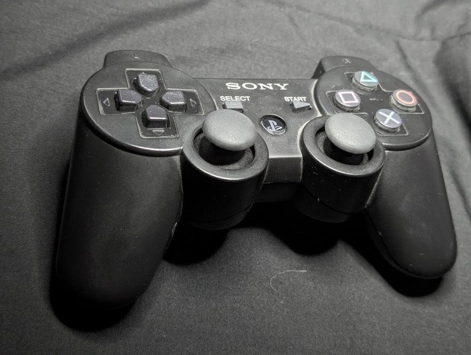 Продаю Playstation 3 slim срочно