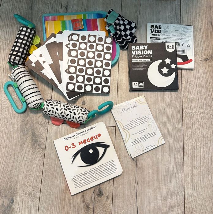 Lovevery The Looker Play Kit, Точната книжка, карти за визуална стимулация, Mushmula