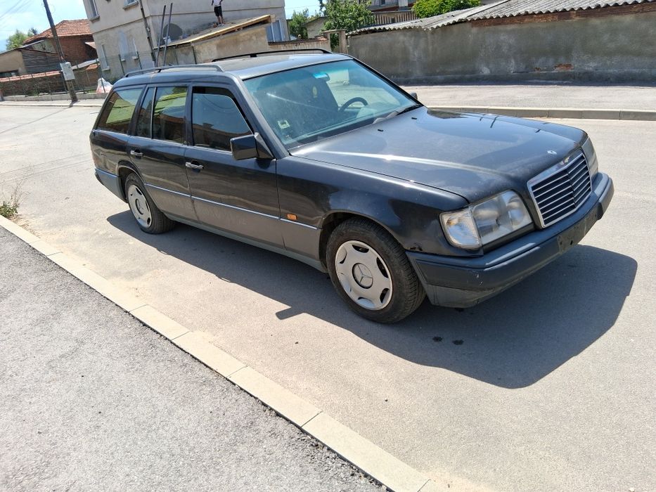 Mercedes W124  E200  на части!