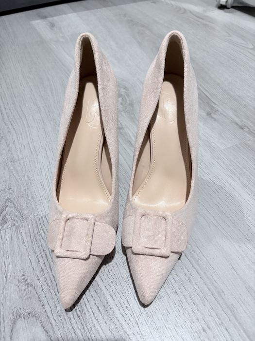 Обувки на висок ток