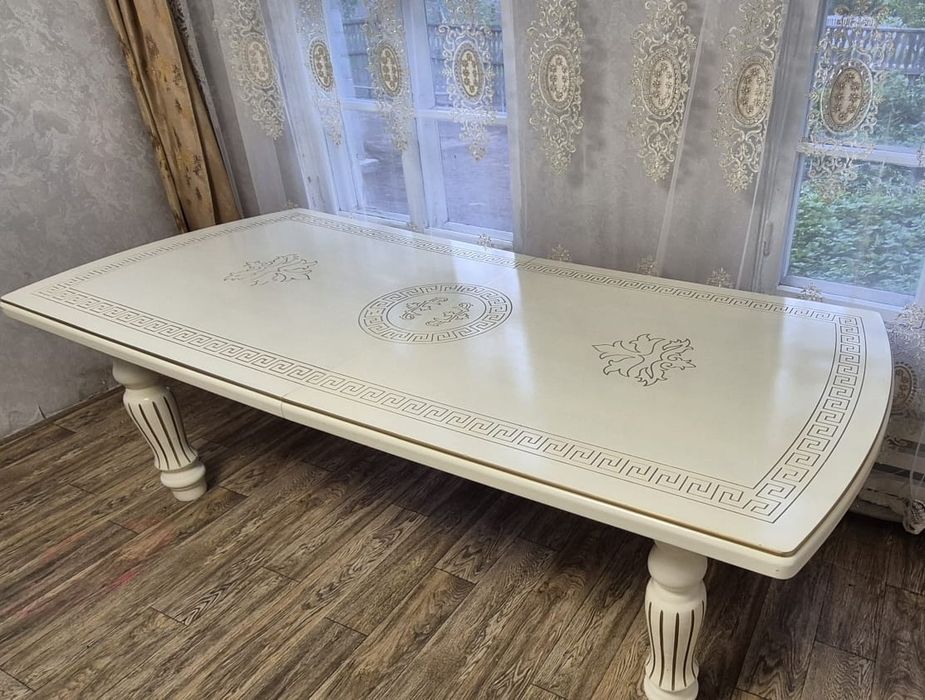 Продам Стол в хорошем  качестве