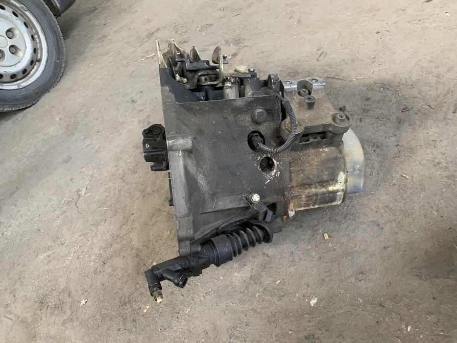 Скоростна кутия за Пежо 1.6hdi свалена е от пежо 207 2006г в перфектно