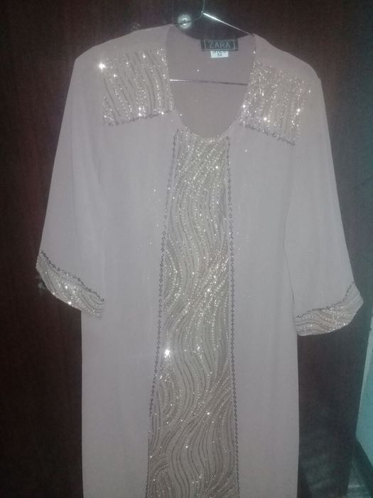 Rozviy vecherniy koʻylak. Razmeri 54.