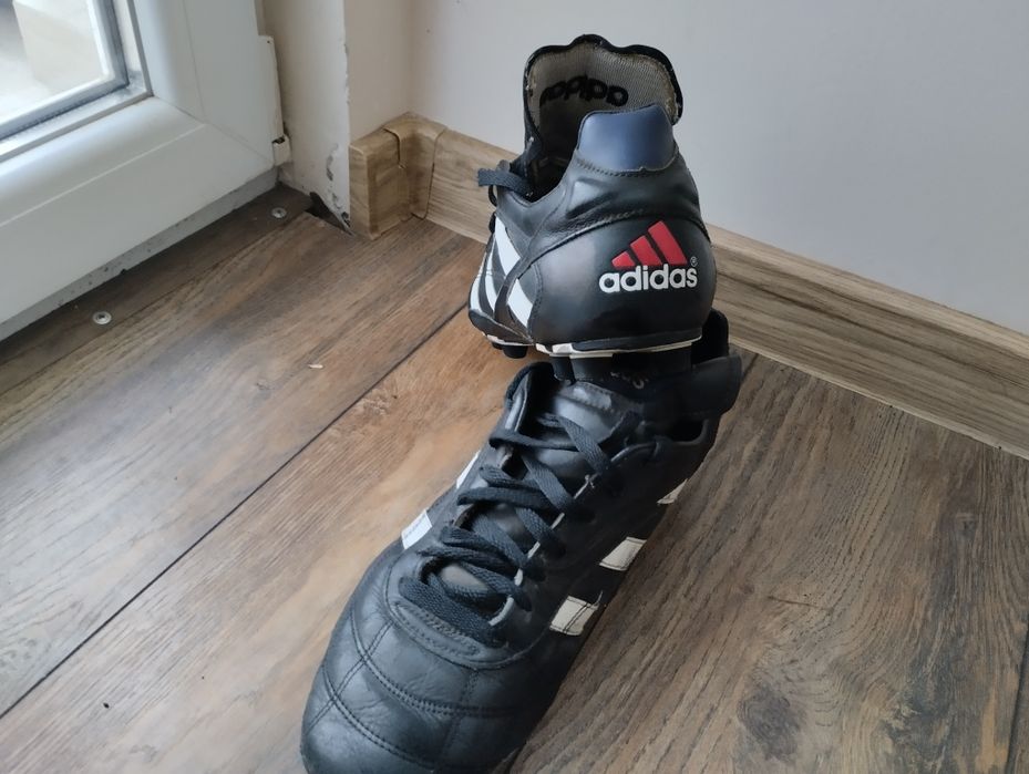 Продавам кожени бутонки ADIDAS