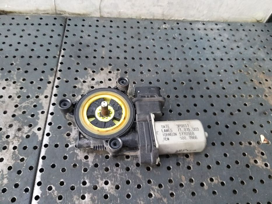 Motoras macara stanga fata bmw seria 1 f20 71015003 5000966