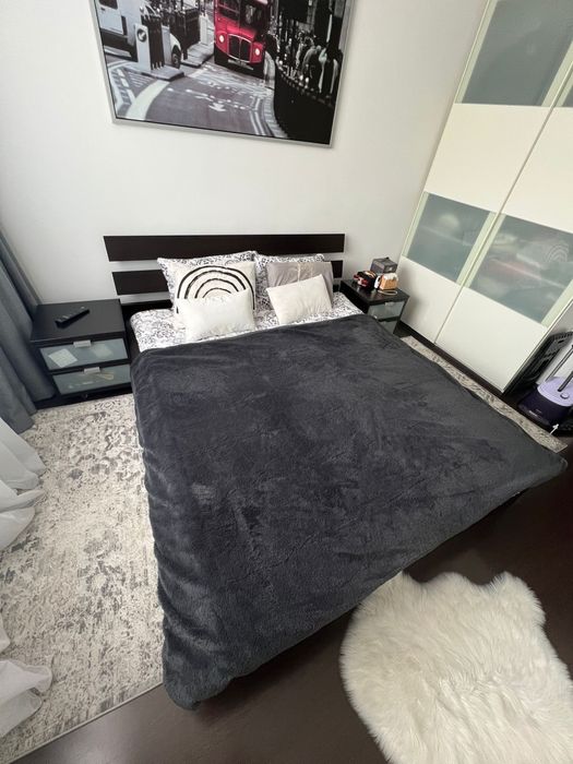 Pat, saltea si noptiere Ikea