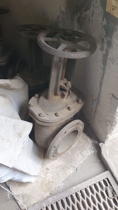 задвижки продам новые