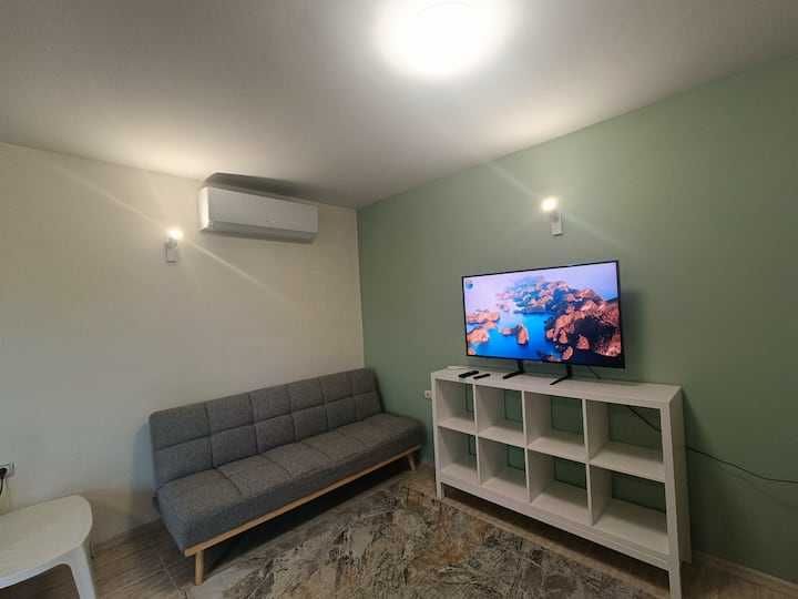 Дава се под наем Къща в Варна, Морска градина - 100 кв.м за 663 € - Снимка #1