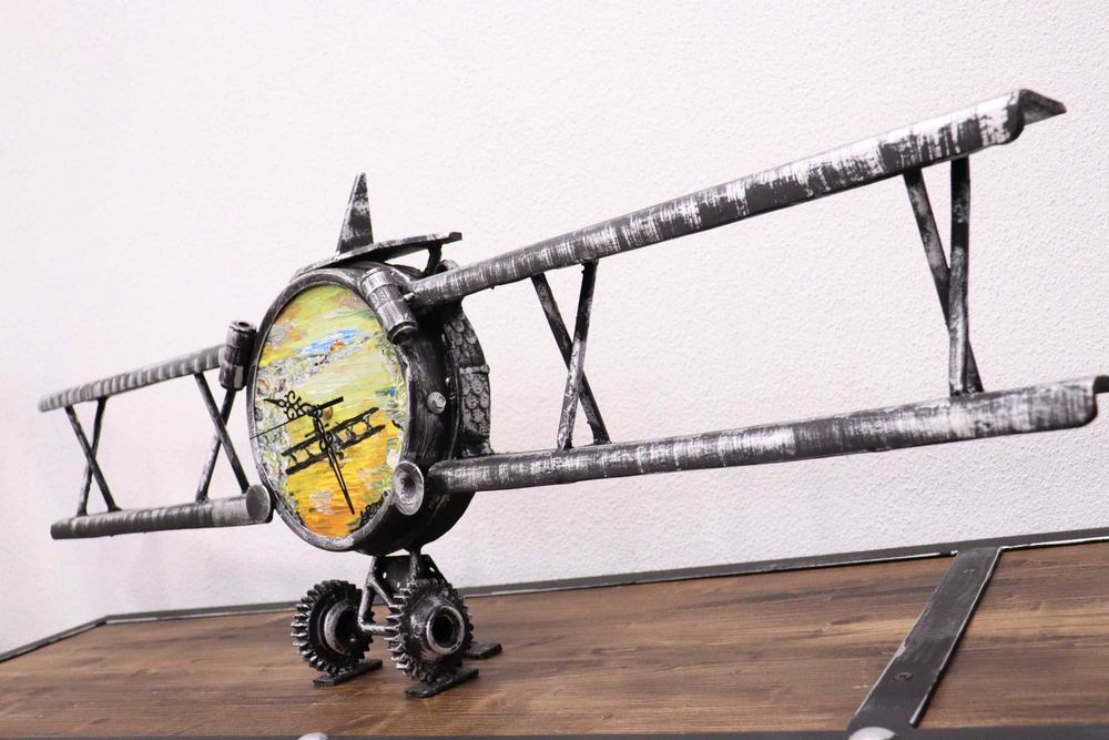 Ceas avion-sculptura fin fier si piese auto moto reciclate