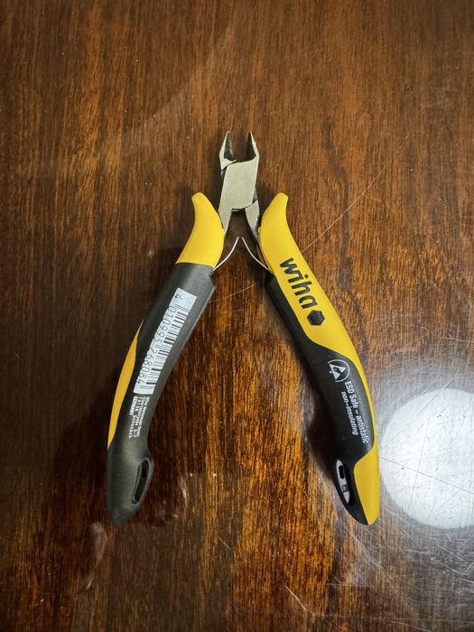 Продавам клещи Wiha