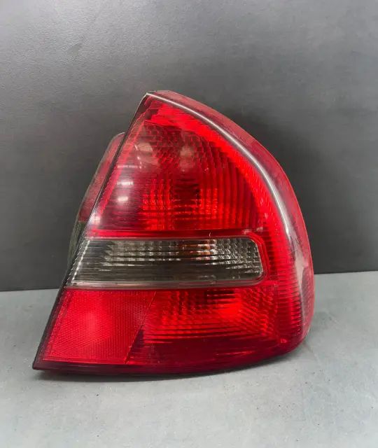 Lampa / Tripla stop dreapta pe aripa Mitsubishi Carisma 2002