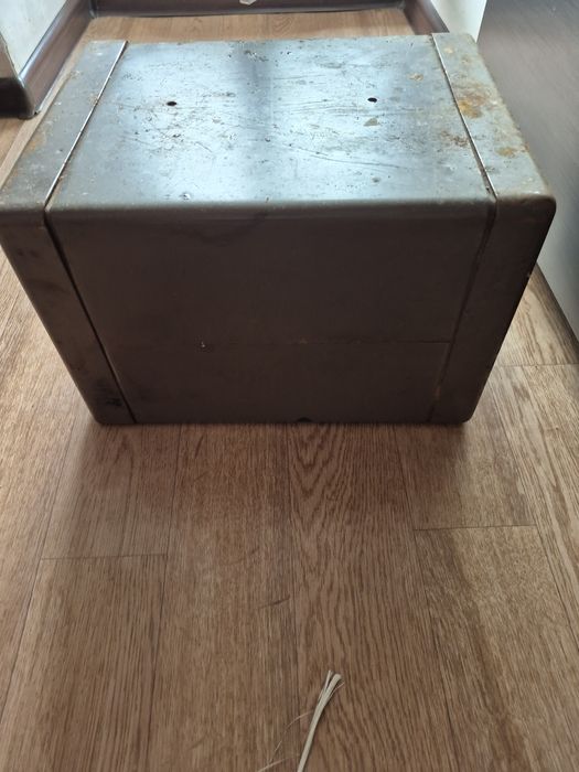 Продаю железный  сейф