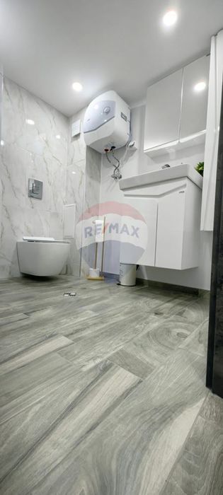 Продава се Тристаен апартамент в Варна, Бизнес хотел - 96 кв.м за 2500 €/кв.м - Снимка #11