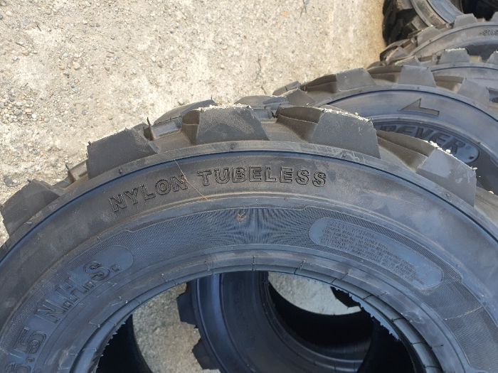 12-16.5 anvelope noi pentru BobCat sau incarcatoare Armour CTS3
