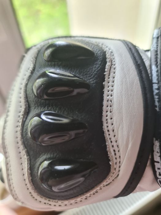 Manusi moto racing piele NOI marime S. Manusi moto albe racing. McCourse. Nu/Alpinestars/Dainese